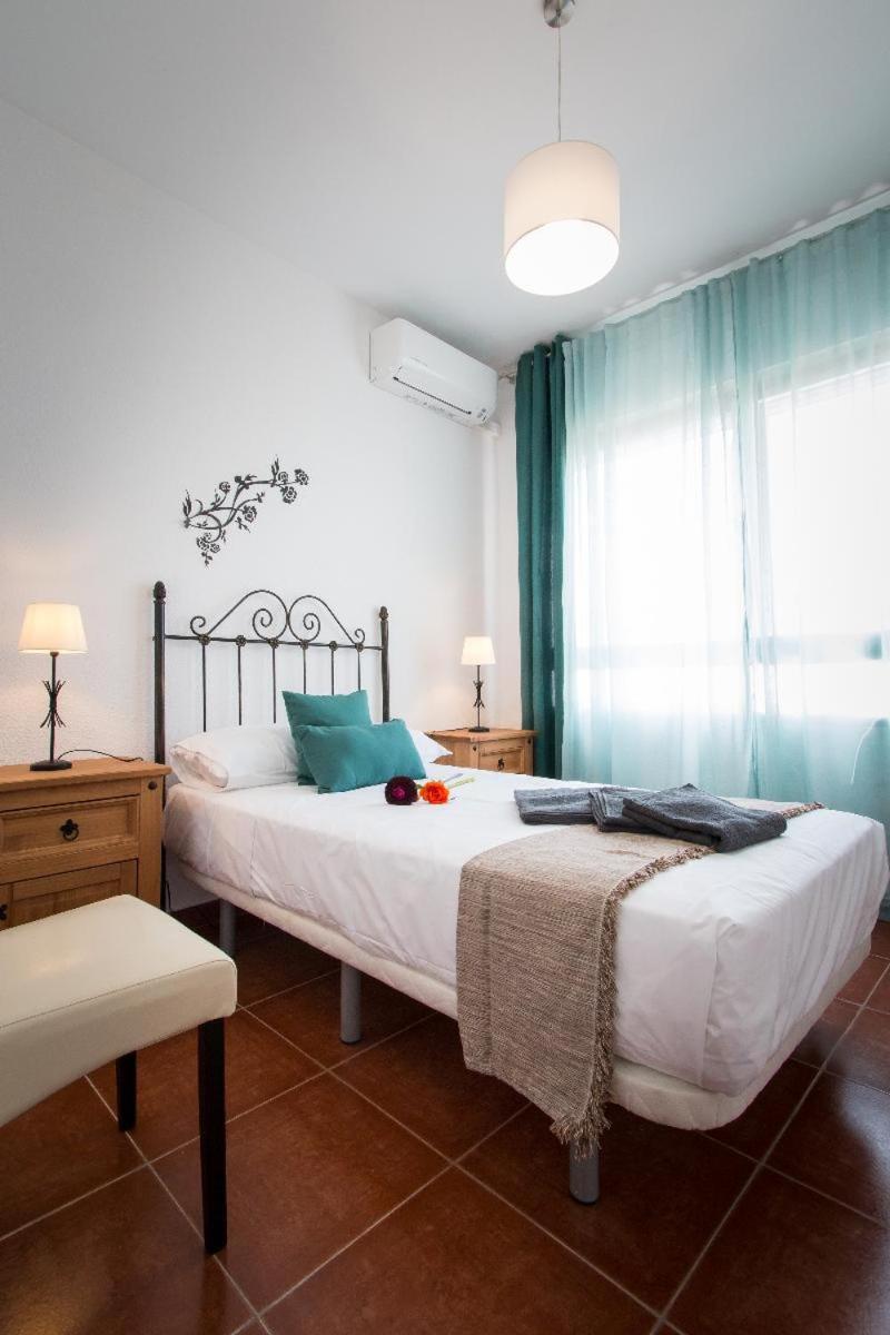 Holidays2Torremolinos Apartamento De 3 Dormitorios Con Terraza Y Piscina Comunitaria Стая снимка